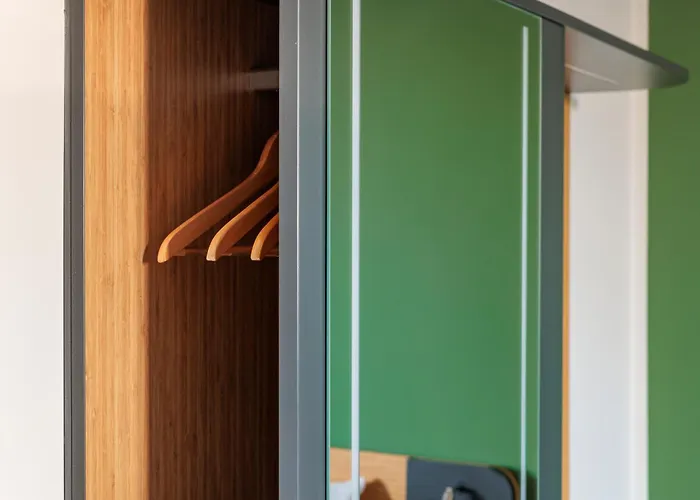 Maxhotel Amsterdam Airport Schiphol - Recently Renovated Hotel 3*