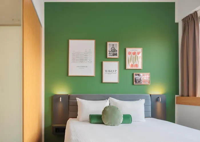 Maxhotel Amsterdam Airport Schiphol - Recently Renovated Hotel 3*