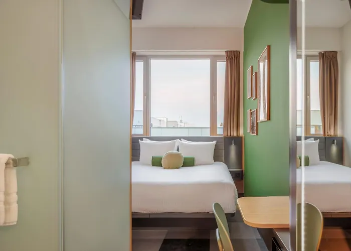 Maxhotel Amsterdam Airport Schiphol - Recently Renovated Hoofddorp