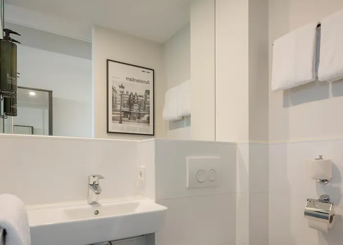 Maxhotel Amsterdam Airport Schiphol - Recently Renovated