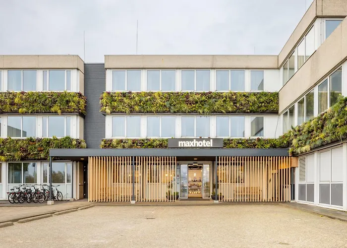 Maxhotel Amsterdam Airport Schiphol - Recently Renovated 3*