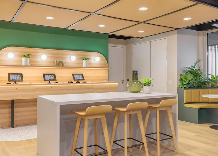 Maxhotel Amsterdam Airport Schiphol - Recently Renovated 3* Hoofddorp