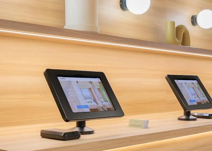 Maxhotel Amsterdam Airport Schiphol - Recently Renovated