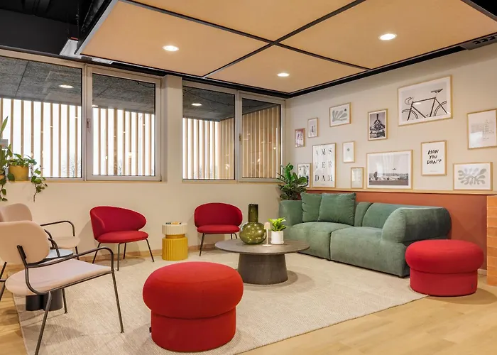 Maxhotel Amsterdam Airport Schiphol - Recently Renovated 3*