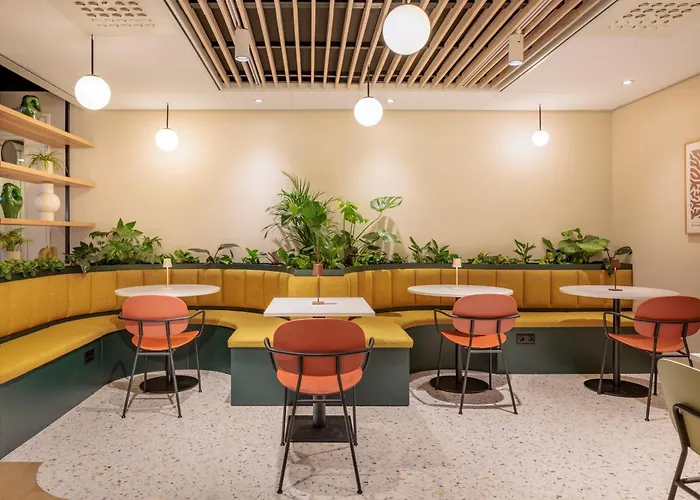 Maxhotel Amsterdam Airport Schiphol - Recently Renovated