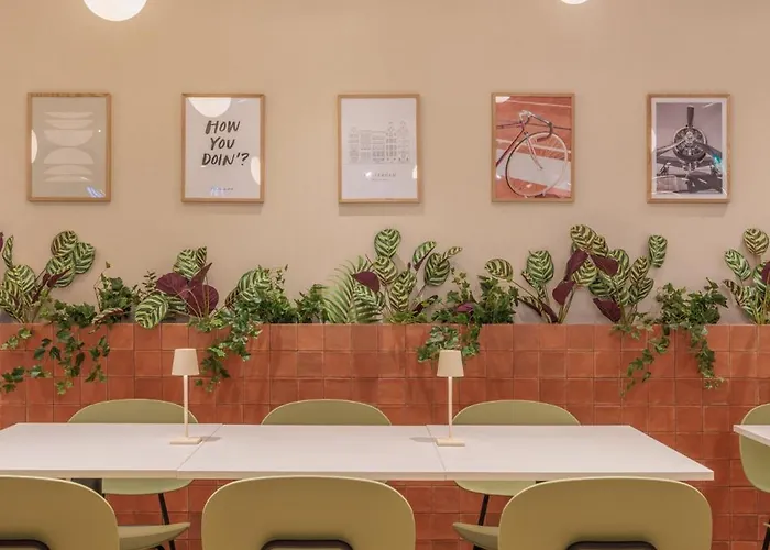 Maxhotel Amsterdam Airport Schiphol - Recently Renovated Hoofddorp