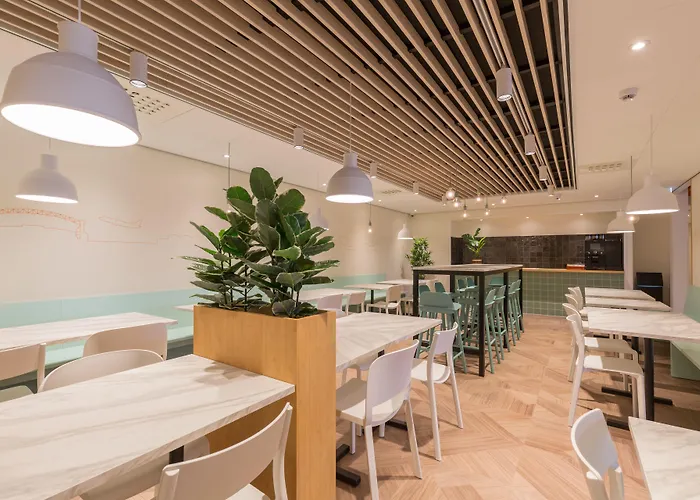 Maxhotel Amsterdam Airport Schiphol - Recently Renovated