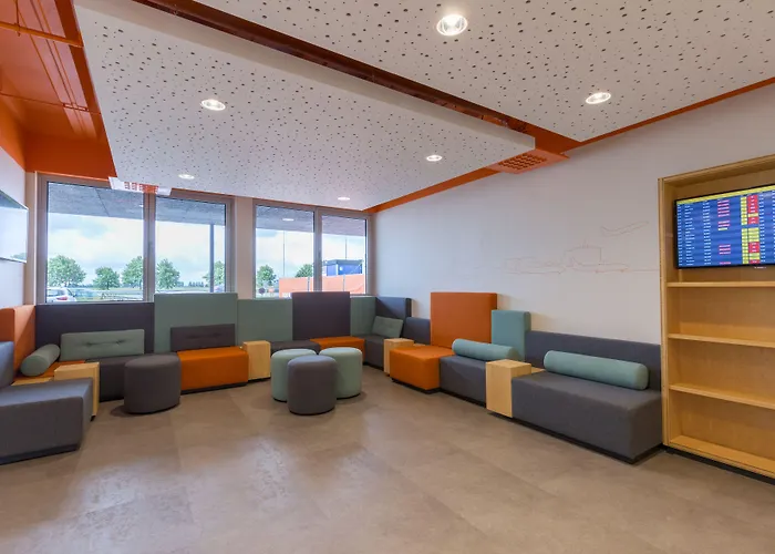 Maxhotel Amsterdam Airport Schiphol - Recently Renovated Hotel