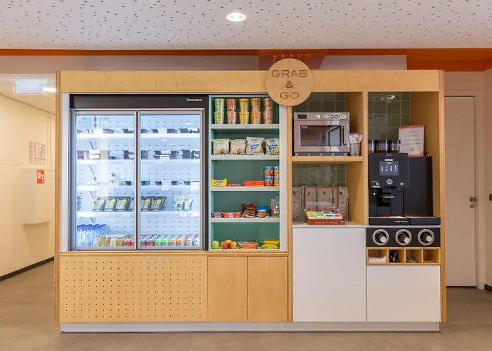 Maxhotel Amsterdam Airport Schiphol - Recently Renovated 3*