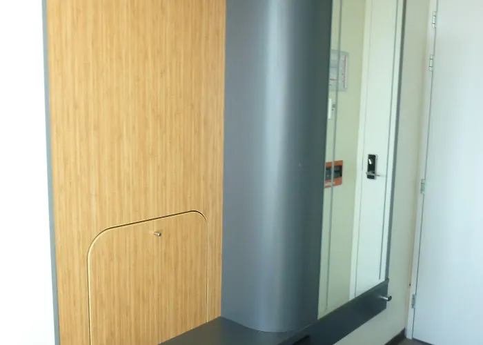 Maxhotel Amsterdam Airport Schiphol - Recently Renovated Hoofddorp