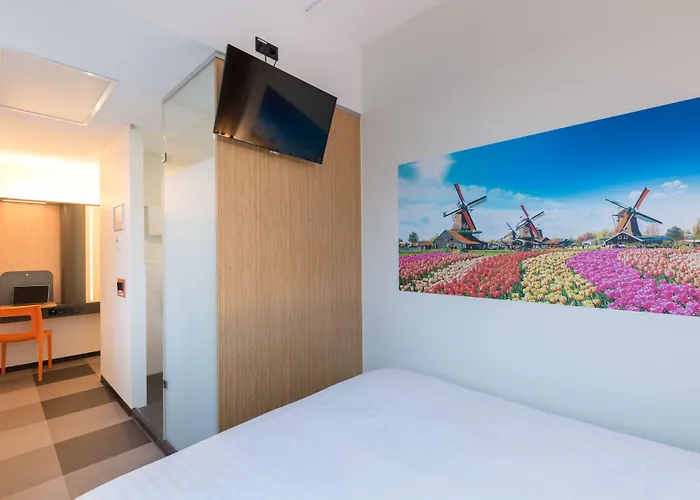 Hotel Maxhotel Amsterdam Airport Schiphol - Recently Renovated 3*