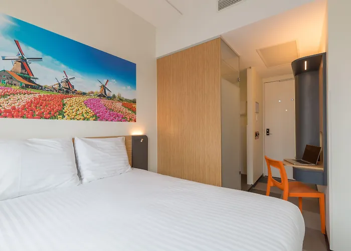 Maxhotel Amsterdam Airport Schiphol - Recently Renovated 3* Hoofddorp