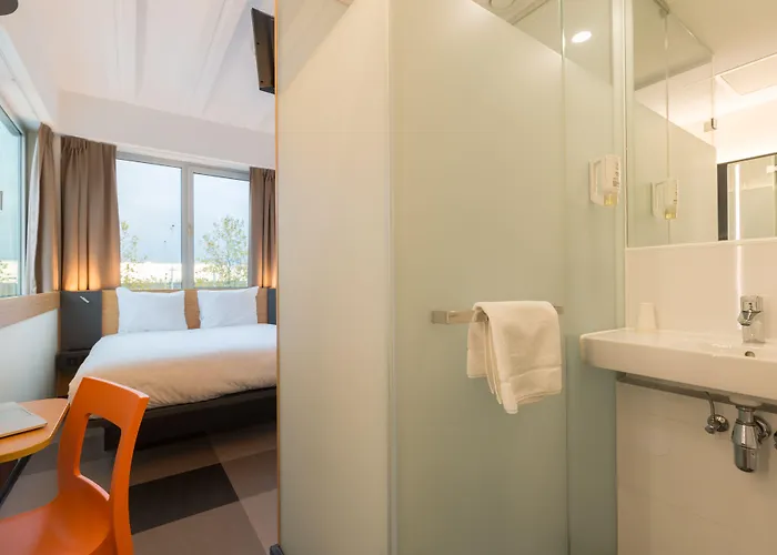 Maxhotel Amsterdam Airport Schiphol - Recently Renovated 3* 霍夫多普