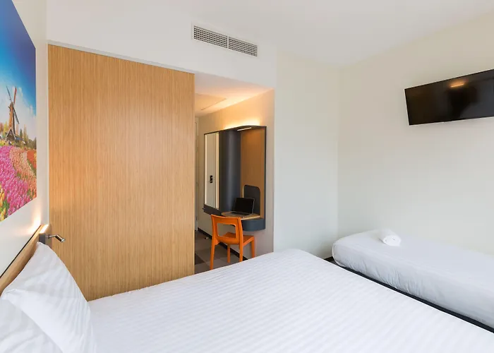 Hotel Maxhotel Amsterdam Airport Schiphol - Recently Renovated 3*