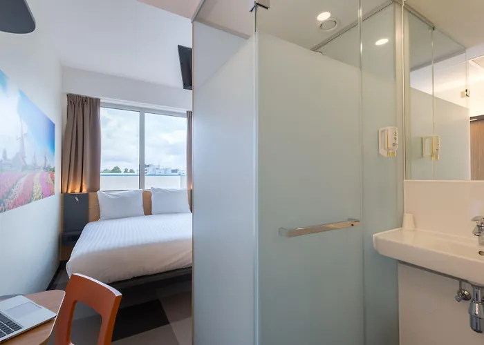 Maxhotel Amsterdam Airport Schiphol - Recently Renovated Hotel 3*