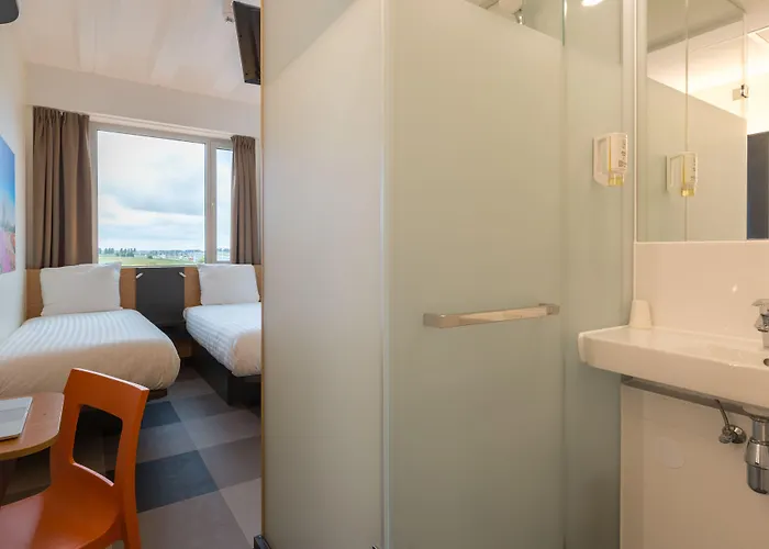 Maxhotel Amsterdam Airport Schiphol - Recently Renovated 酒店 3*