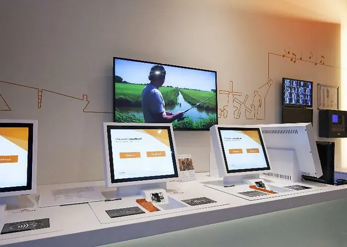 Maxhotel Amsterdam Airport Schiphol - Recently Renovated 霍夫多普