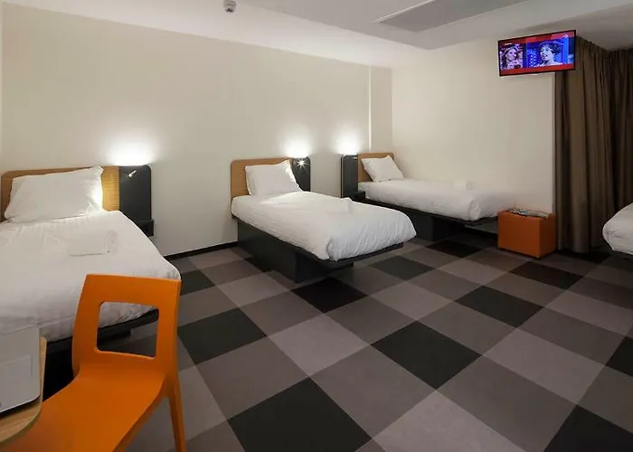 Maxhotel Amsterdam Airport Schiphol - Recently Renovated Hotel