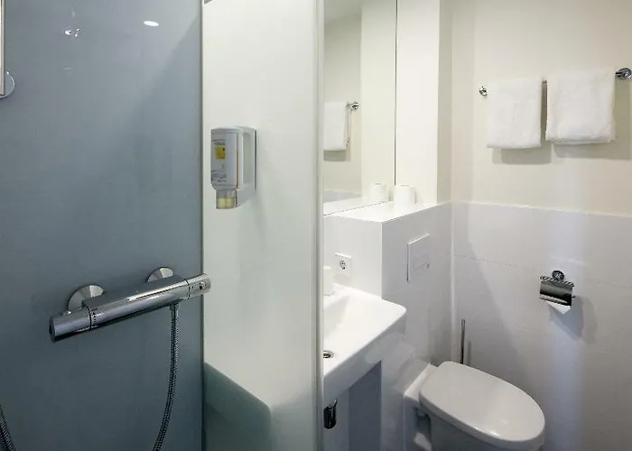 Hotel Maxhotel Amsterdam Airport Schiphol - Recently Renovated 3*