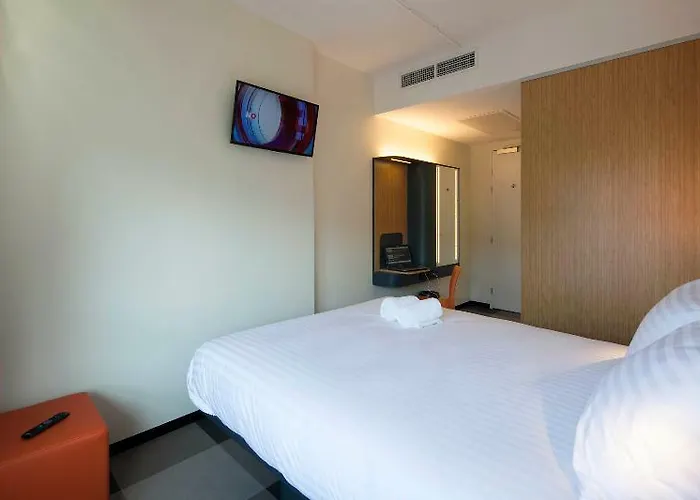 Hotel Maxhotel Amsterdam Airport Schiphol - Recently Renovated Hoofddorp