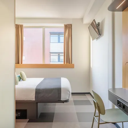 Maxhotel Amsterdam Airport Schiphol - Recently Renovated