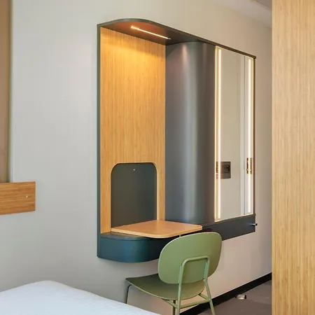 Maxhotel Amsterdam Airport Schiphol - Recently Renovated 3* Hoofddorp