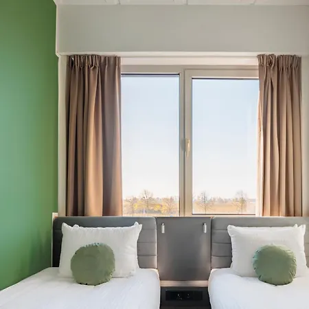 Maxhotel Amsterdam Airport Schiphol - Recently Renovated