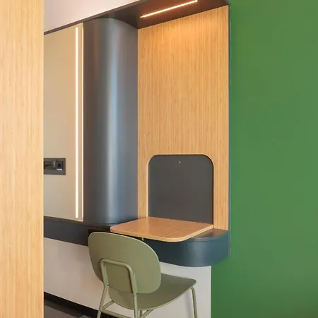 Maxhotel Amsterdam Airport Schiphol - Recently Renovated Hoofddorp