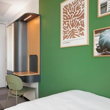 Maxhotel Amsterdam Airport Schiphol - Recently Renovated