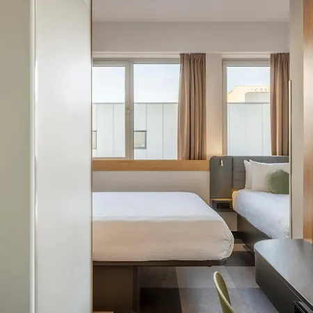 Maxhotel Amsterdam Airport Schiphol - Recently Renovated Hotel