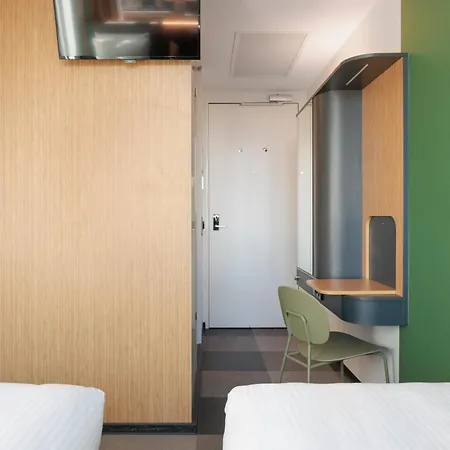 Hotel Maxhotel Amsterdam Airport Schiphol - Recently Renovated