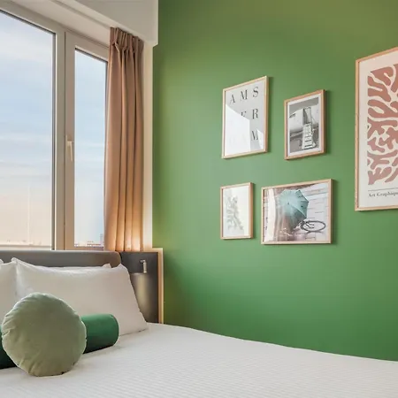 Maxhotel Amsterdam Airport Schiphol - Recently Renovated 3* Hoofddorp