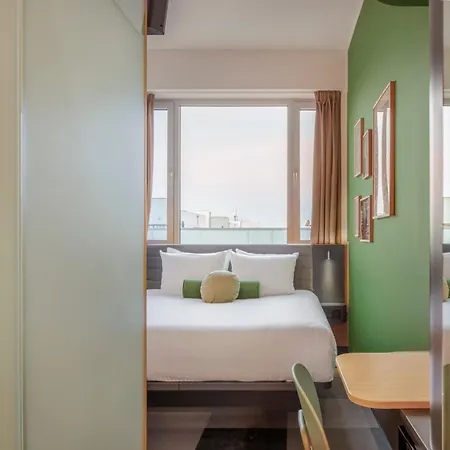 Maxhotel Amsterdam Airport Schiphol - Recently Renovated Hoofddorp