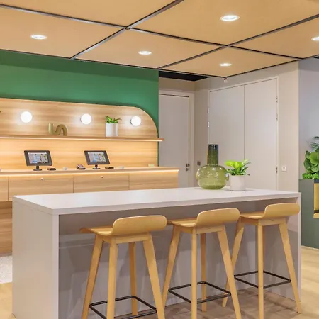 Maxhotel Amsterdam Airport Schiphol - Recently Renovated 3* Hoofddorp