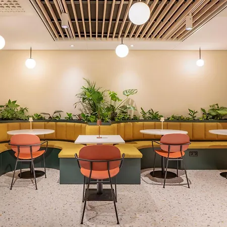 Maxhotel Amsterdam Airport Schiphol - Recently Renovated