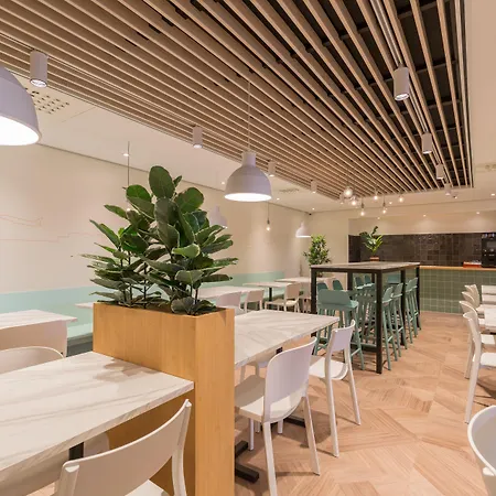 Maxhotel Amsterdam Airport Schiphol - Recently Renovated