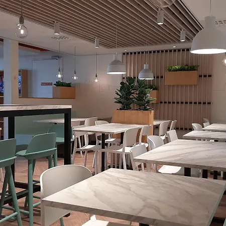 Maxhotel Amsterdam Airport Schiphol - Recently Renovated 3*