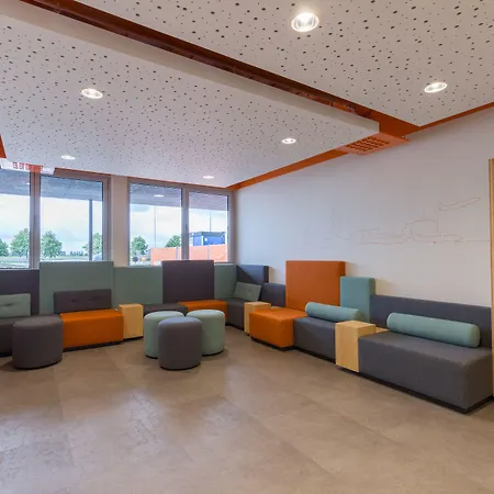 Maxhotel Amsterdam Airport Schiphol - Recently Renovated Szálloda