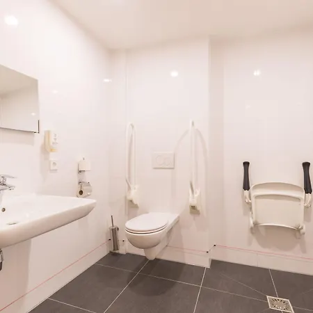 Maxhotel Amsterdam Airport Schiphol - Recently Renovated 3* Hoofddorp