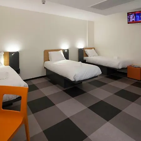 Maxhotel Amsterdam Airport Schiphol - Recently Renovated Hotel