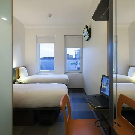Maxhotel Amsterdam Airport Schiphol - Recently Renovated Szálloda Hoofddorp